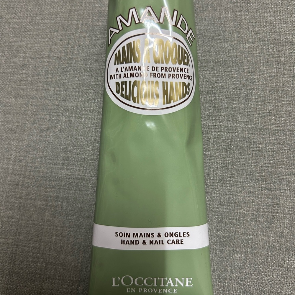 L'OCCITANE Almond Delicious Hands Cream - Soft Green